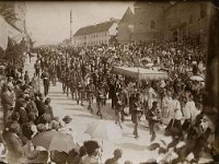 Bakačeva ulica 1900-ih godina. Tijelovska procesija (Foto Josip Kokalj)